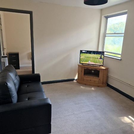 Maidstone Heights III - 1 Bedroom In Maidstone! Ngoại thất bức ảnh